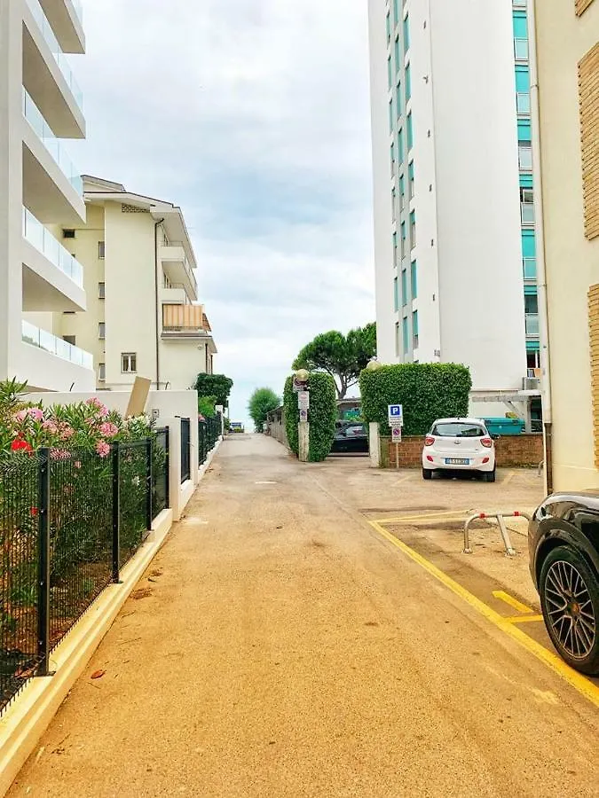 Residence Marina A Pochi Passi Dal Mare Lido di Jesolo 0*,